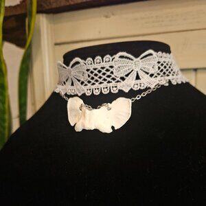 Fox Vertebrae Lace Choker